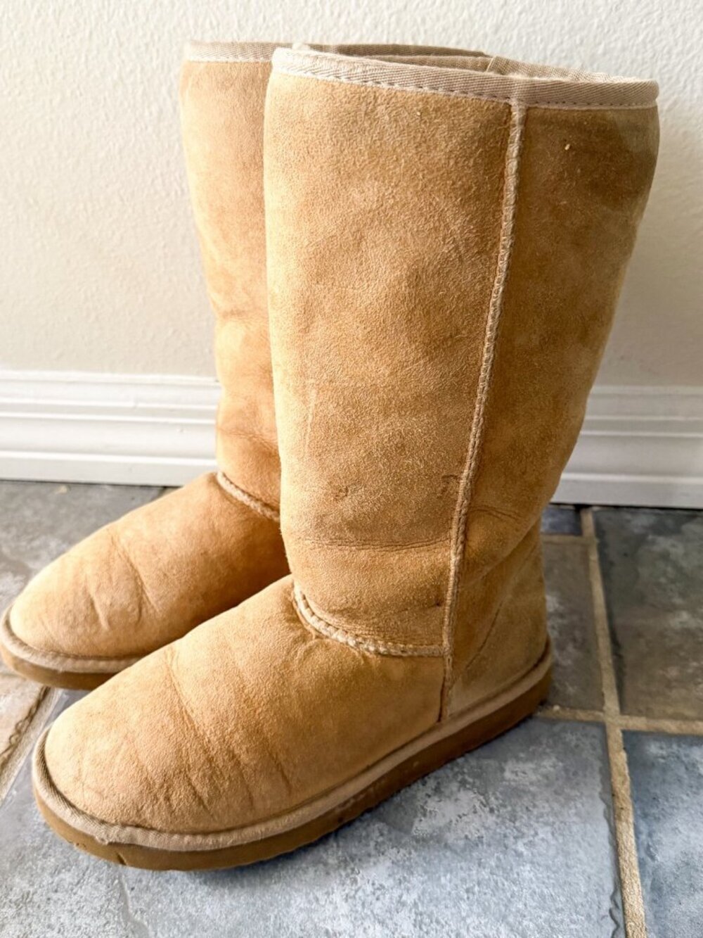 UGG Classic Tall Boots Womens 7 Chestnut Sheepskin Lined Snow Suede - Picture 2 of 9